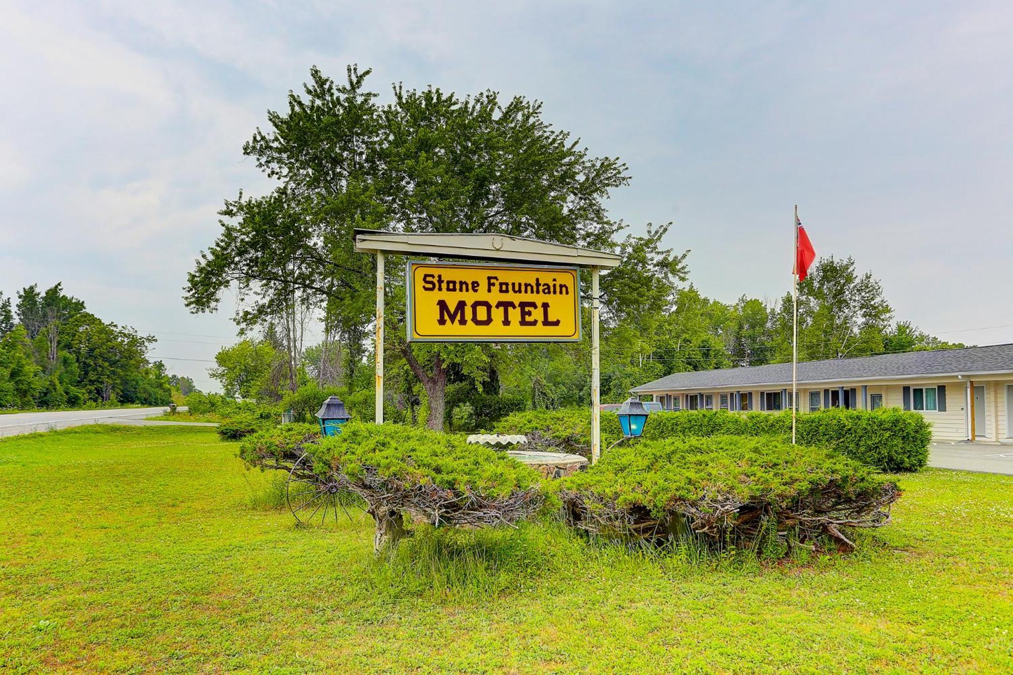 Stone Fountain Motel Fenelon Falls Exterior photo