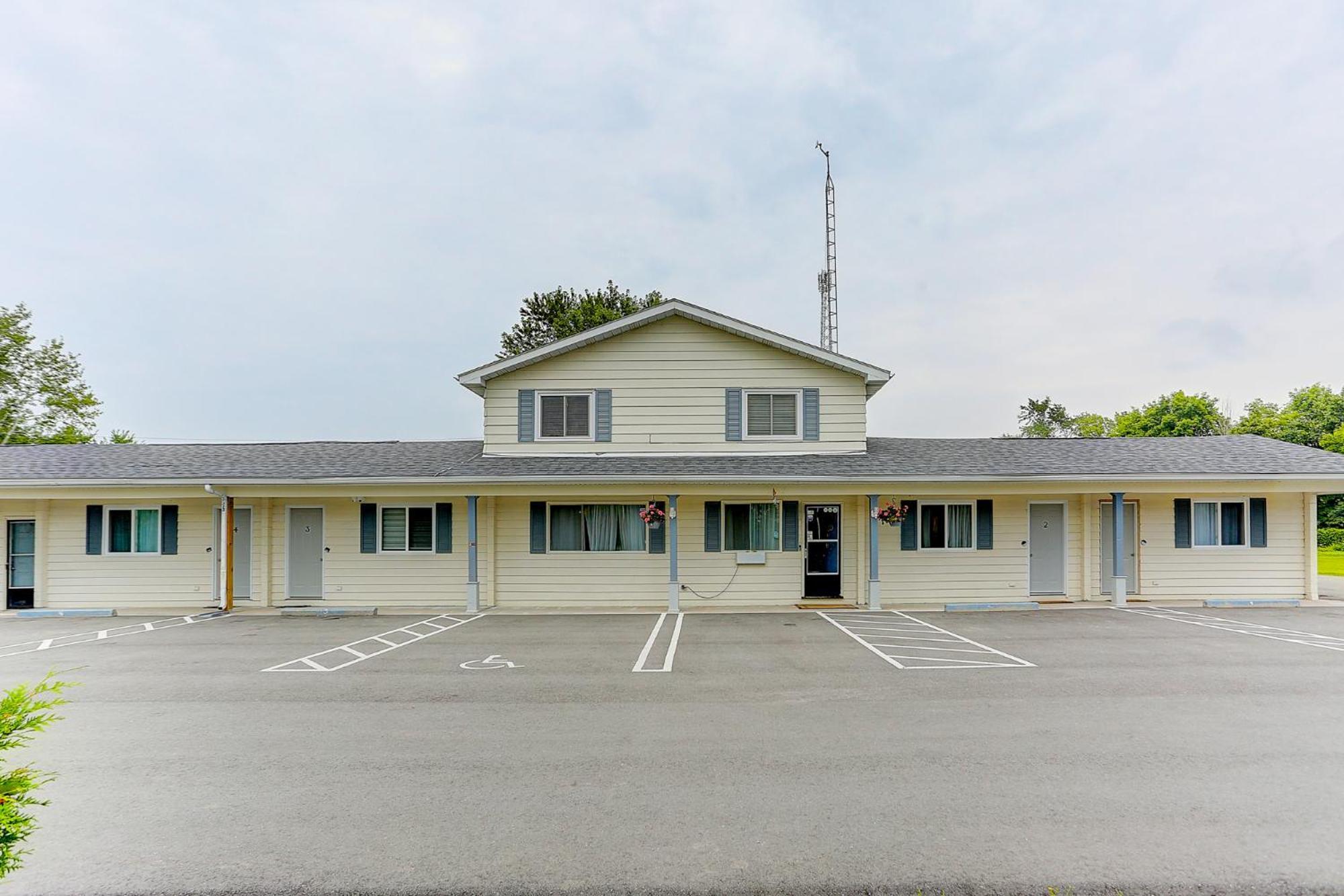 Stone Fountain Motel Fenelon Falls Exterior photo